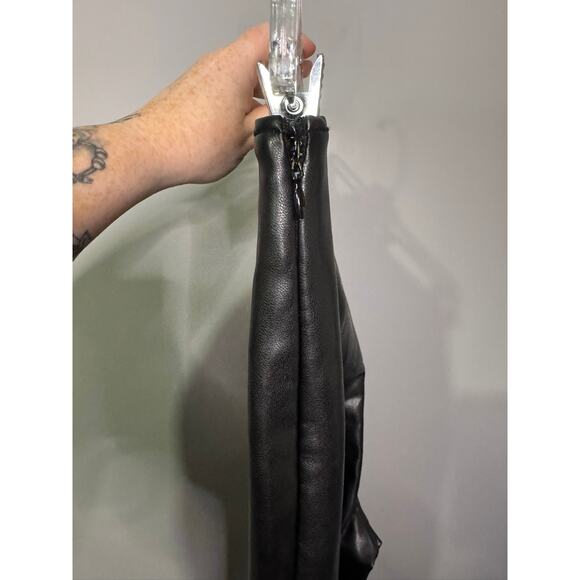 Abercrombie & Fitch Vegan Leather Curve Love Side Zipper Pant - Picture 5 of 7